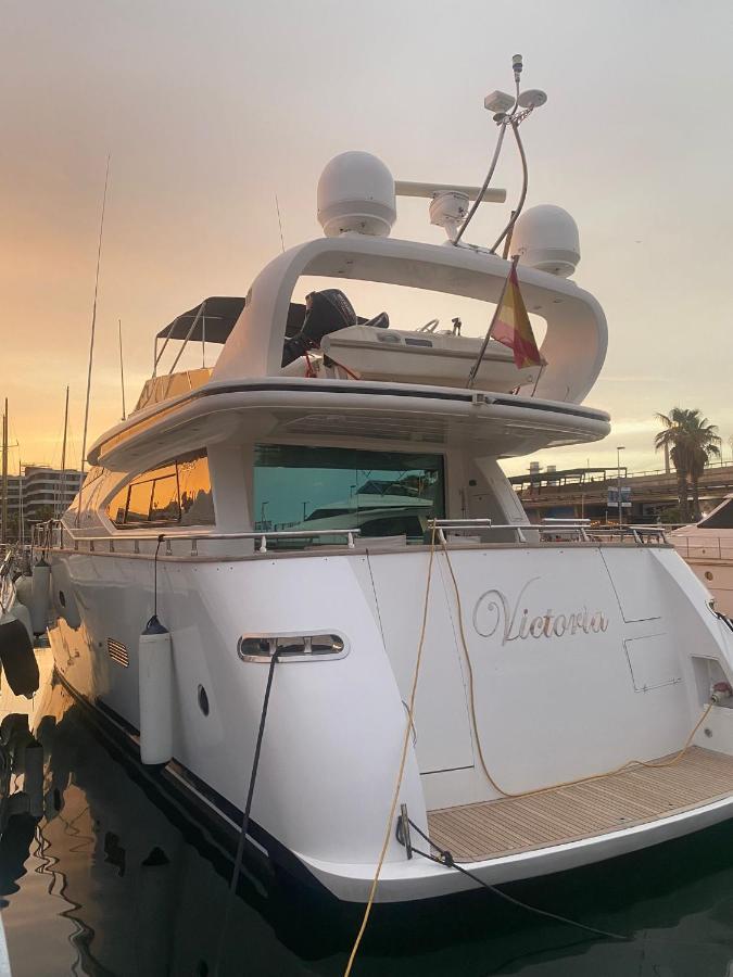 Hotel Yacht 20Metros San Adrián de Besós Zewnętrze zdjęcie