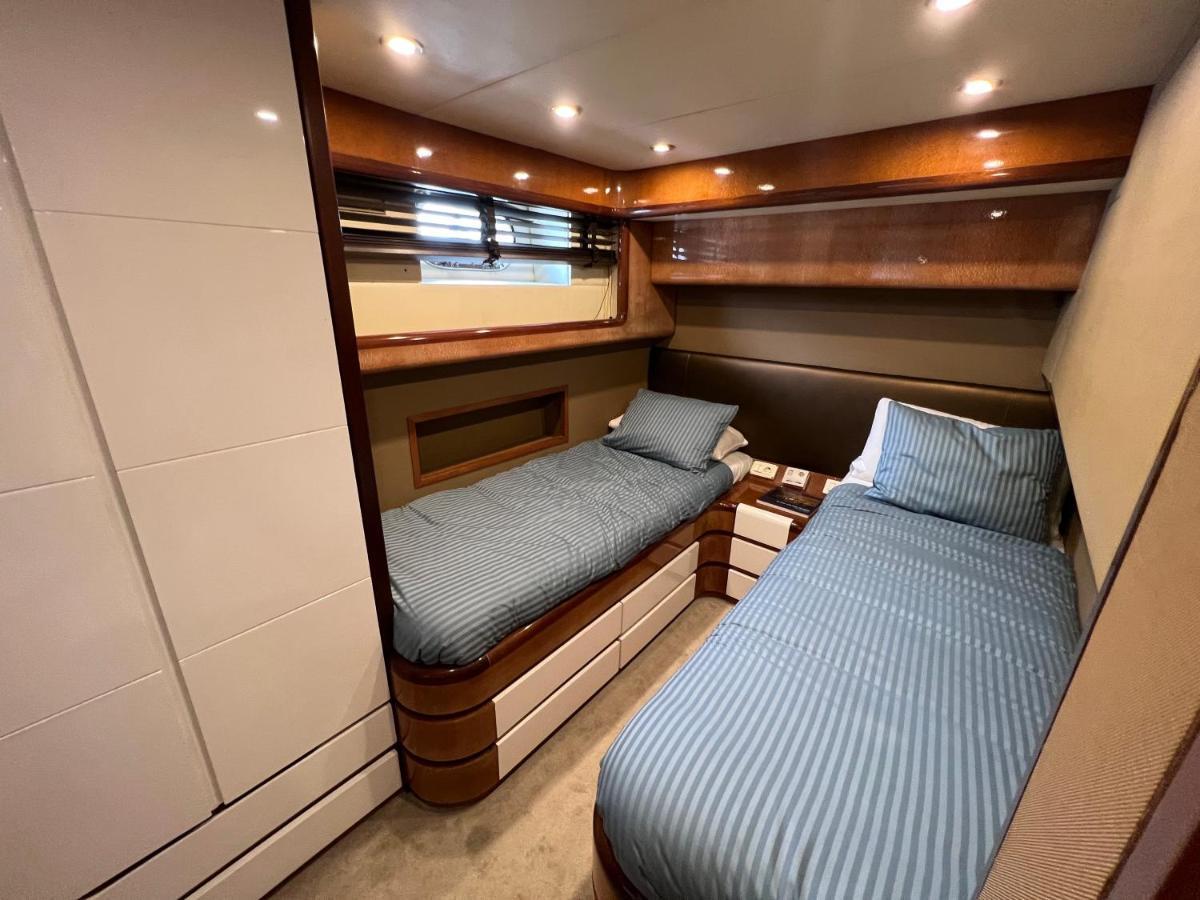 Hotel Yacht 20Metros San Adrián de Besós Zewnętrze zdjęcie